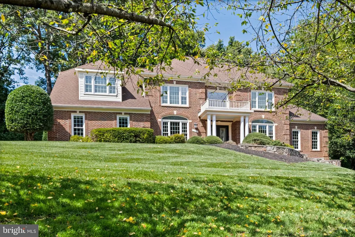 11366 Seneca Knoll Dr, Great Falls, VA 22066 - #1