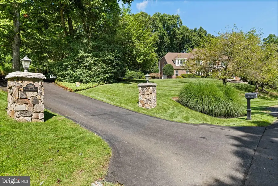 11366 Seneca Knoll Dr, Great Falls, VA 22066 - #3