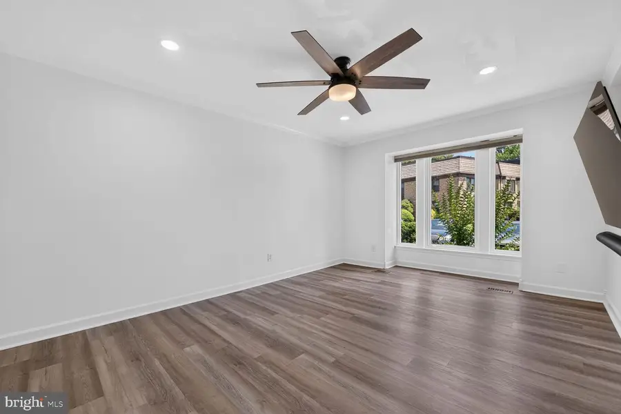 2986 Borge St, Oakton, VA 22124 - #3