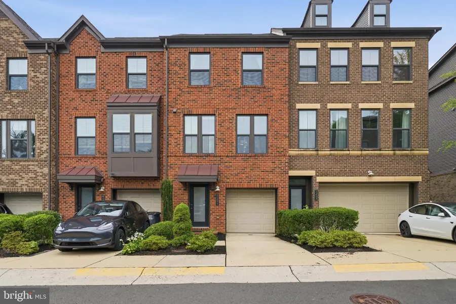 9251 Wood Violet Ct, Fairfax, VA 22031 - #2