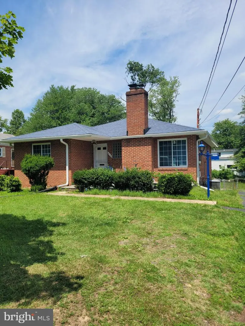6116 Munson Hill Rd, Falls Church, VA 22044 - #1