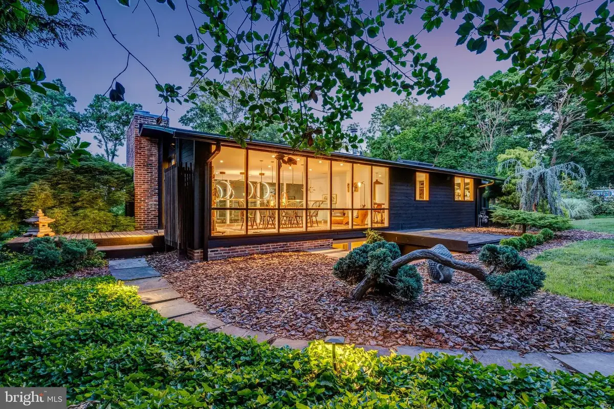 1927 Marthas Rd, Alexandria, VA 22307 - #1
