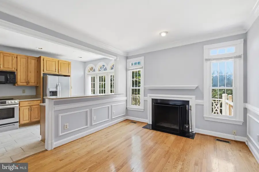 6323 Barcroft Mews Dr, Falls Church, VA 22041 - #2