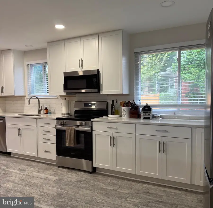 5010 Gainsborough Dr, Fairfax, VA 22032 - #2
