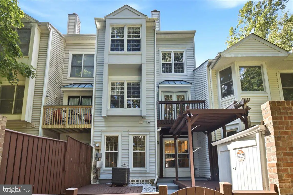 6013 Chestnut Hollow Ct, Centreville, VA 20121 - #1