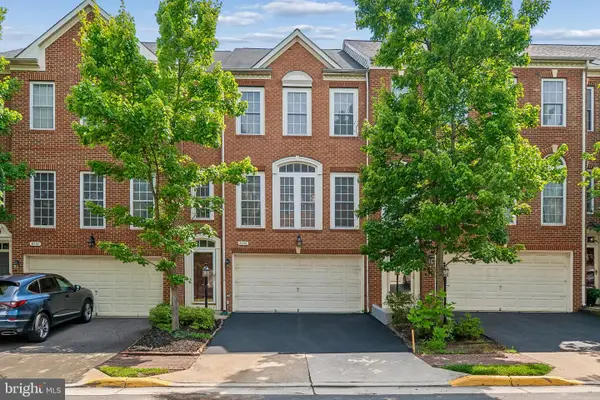 8028 Samuel Wallis St, LORTON, VA 22079