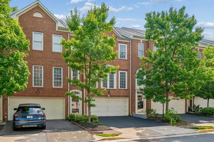 8028 Samuel Wallis St, Lorton, VA 22079 - #2