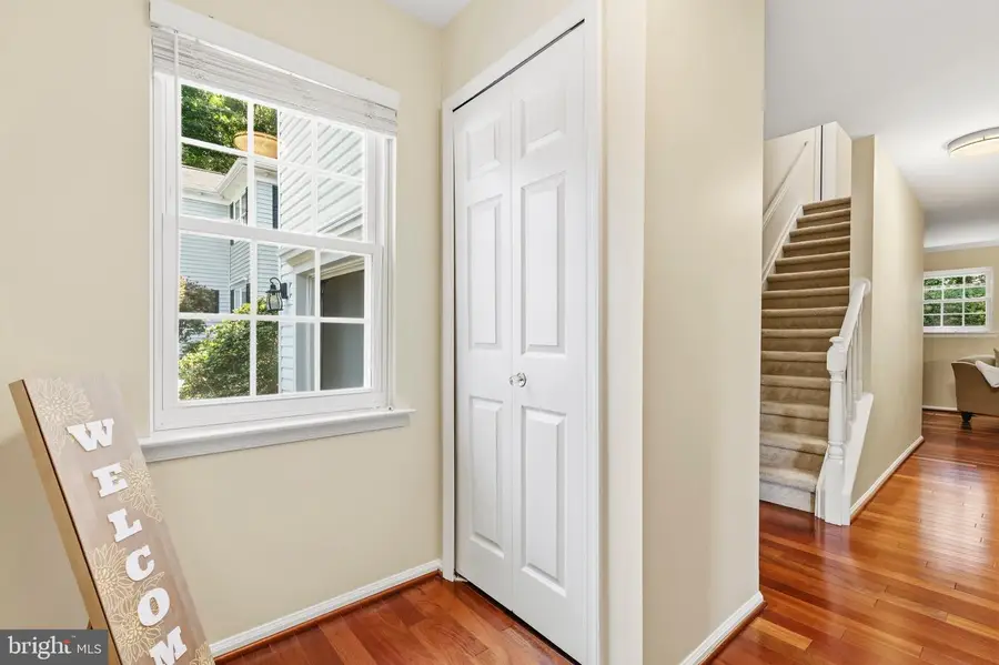 10127 Schoolhouse Woods Ct, Burke, VA 22015 - #3