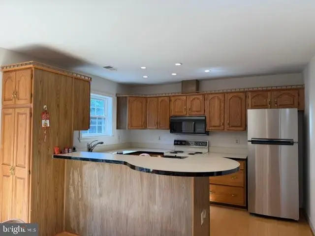 8015 Merry Oaks Ct, Vienna, VA 22182 - #2