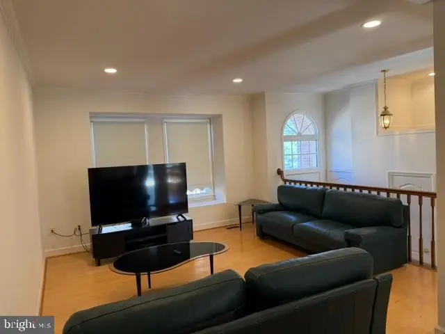 8015 Merry Oaks Ct, Vienna, VA 22182 - #3