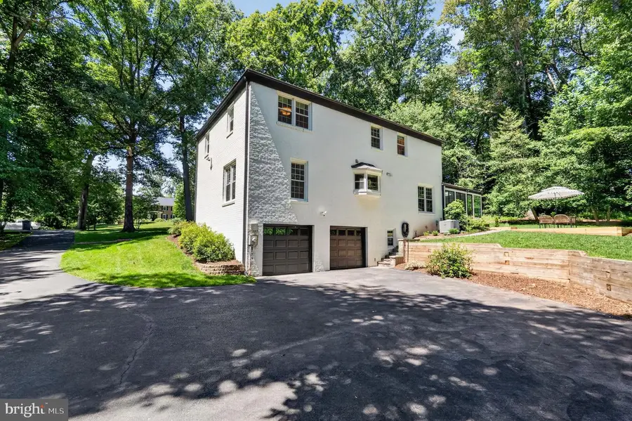 11312 Lapham Dr, Oakton, VA 22124 - #3