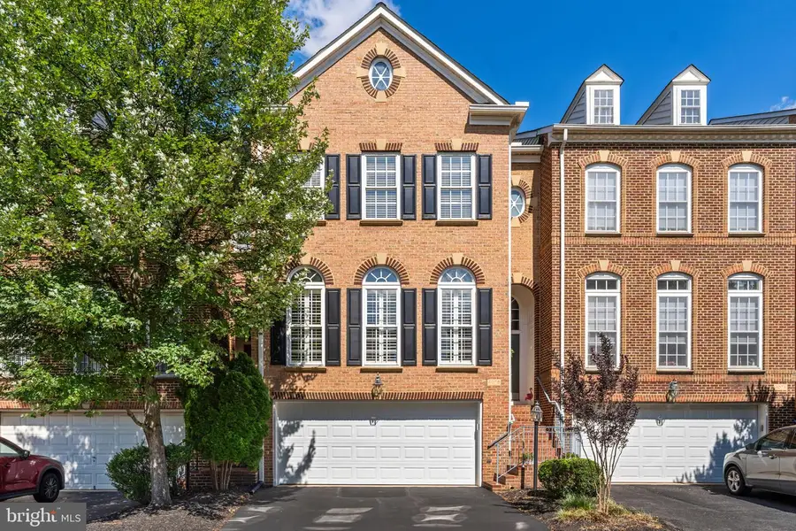 4076 Walnut Cove Cir, Fairfax, VA 22033 - #2