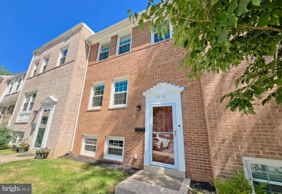 3225 Viscount Ct, Annandale, VA 22003 - #2