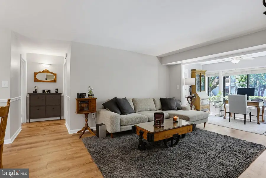 2205 Hunters Run Dr, Reston, VA 20191 - #2