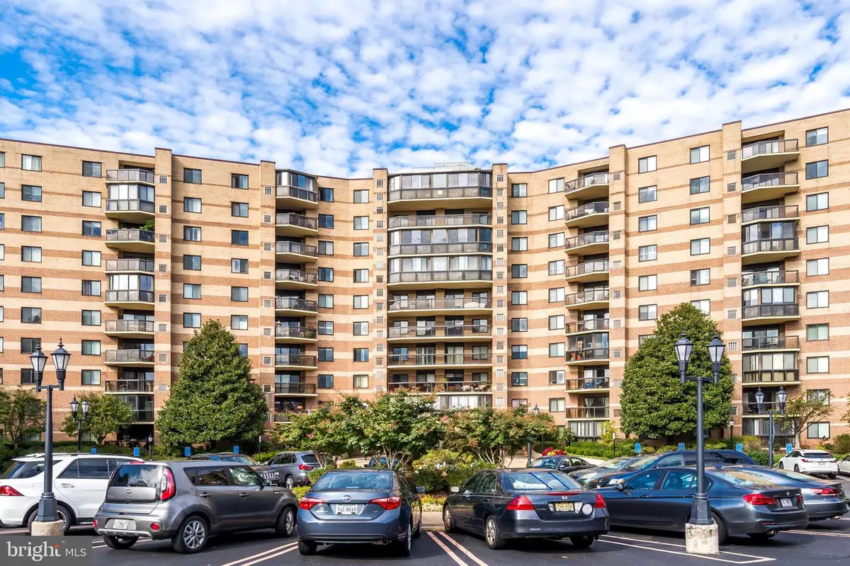 8360 Greensboro Dr #306, McLean, VA 22102 - #1