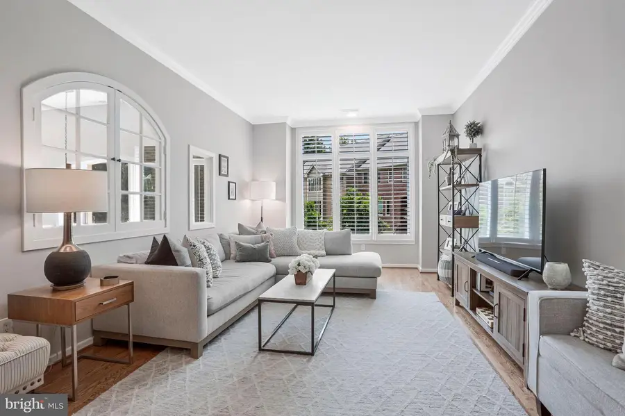 11540 Hemingway Dr, Reston, VA 20194 - #3