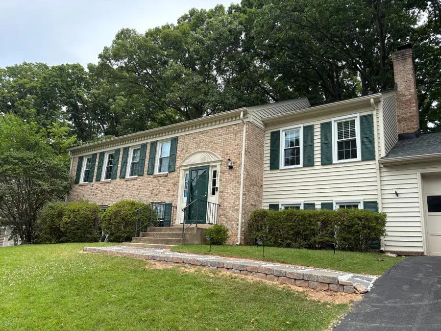 10816 Broadwater Dr, Fairfax, VA 22032 - #2