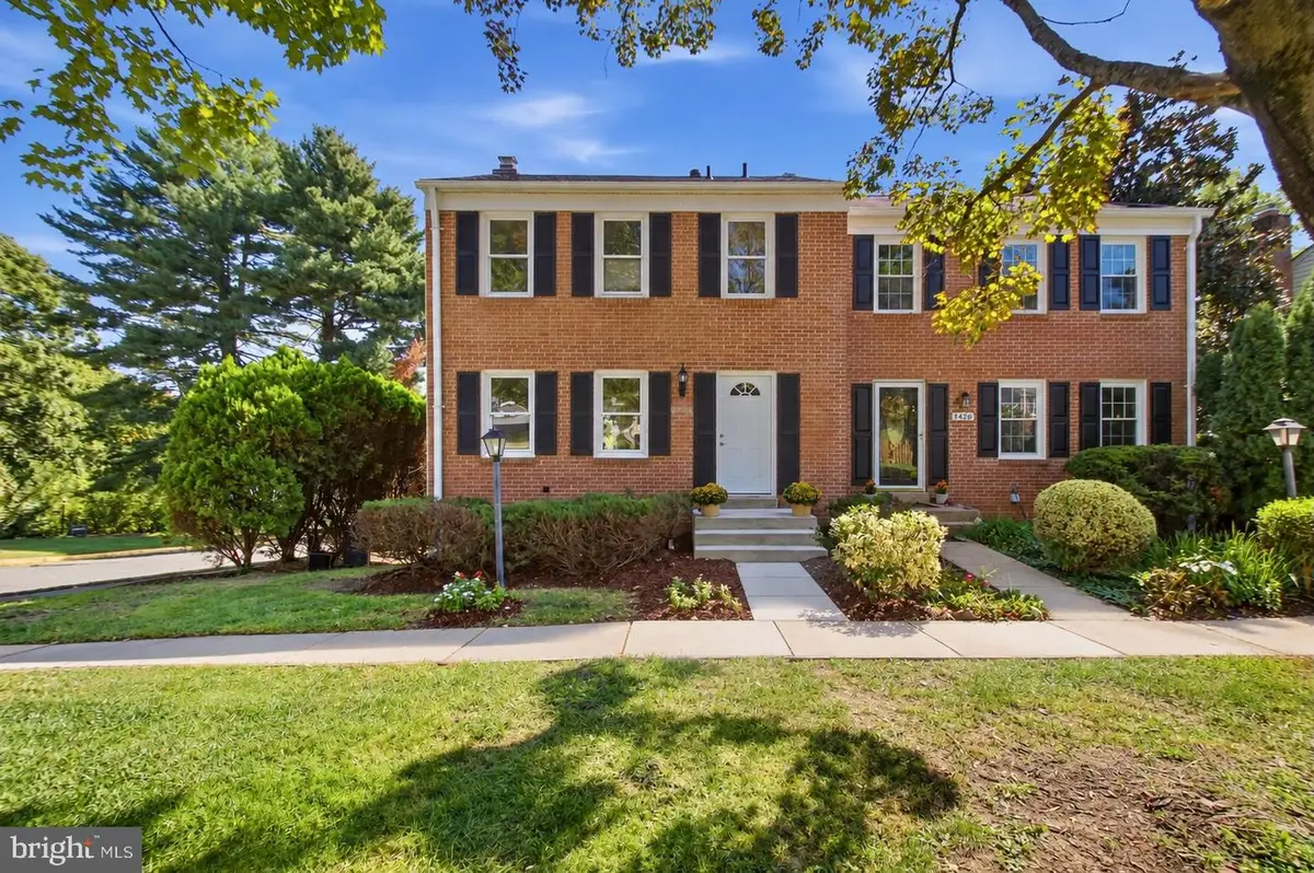 9424 Goshen Ln, Burke, VA 22015 - #1