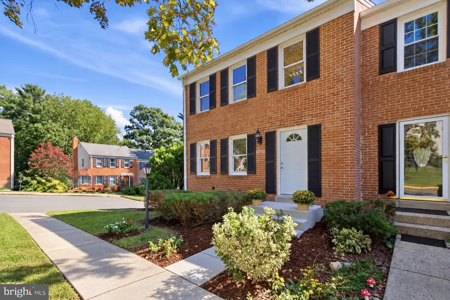 9424 Goshen Ln, Burke, VA 22015 - #2