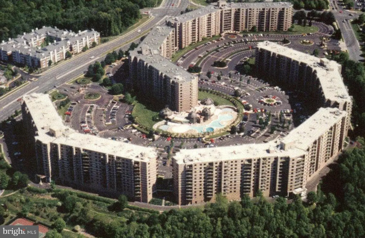 8370 Greensboro Dr #420, McLean, VA 22102 - #1