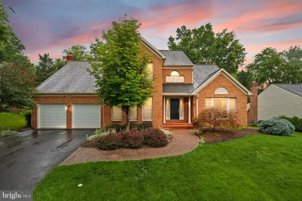 15253 Surrey House Way, CENTREVILLE, VA 20120