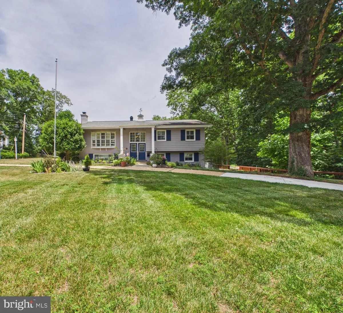 9201 Cherrytree Dr, Alexandria, VA 22309 - #1