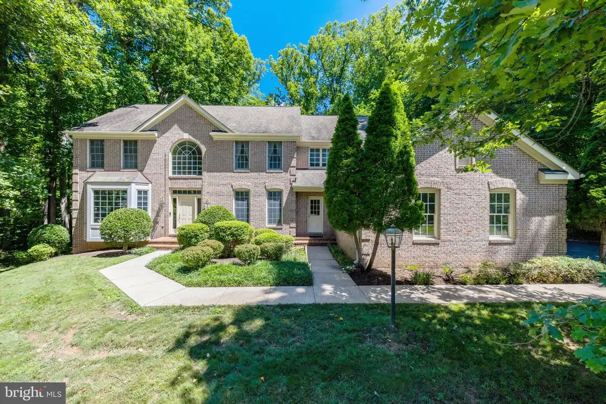 10560 Fox Forest Dr, Great Falls, VA 22066 - #1