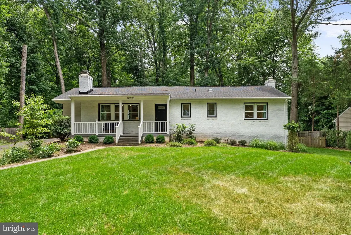 9221 Weant Dr, Great Falls, VA 22066 - #1
