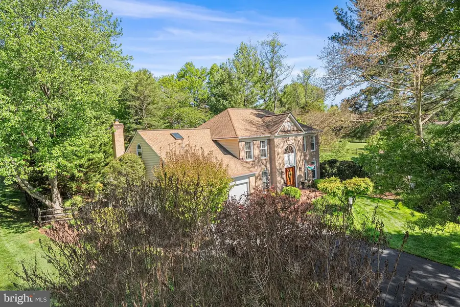 9817 Days Farm Dr, Vienna, VA 22182 - #3