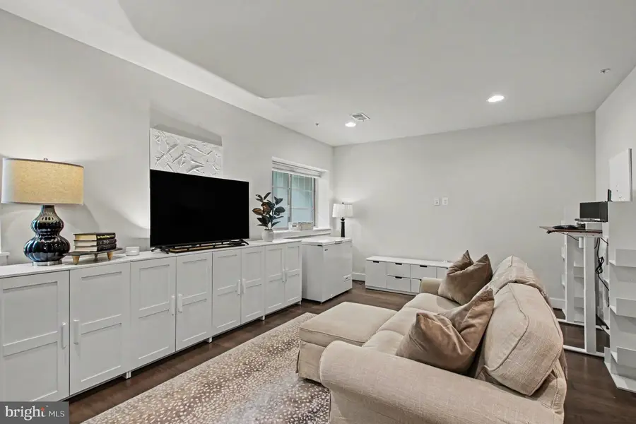 2863 Lowen Valley Rd, Alexandria, VA 22303 - #2