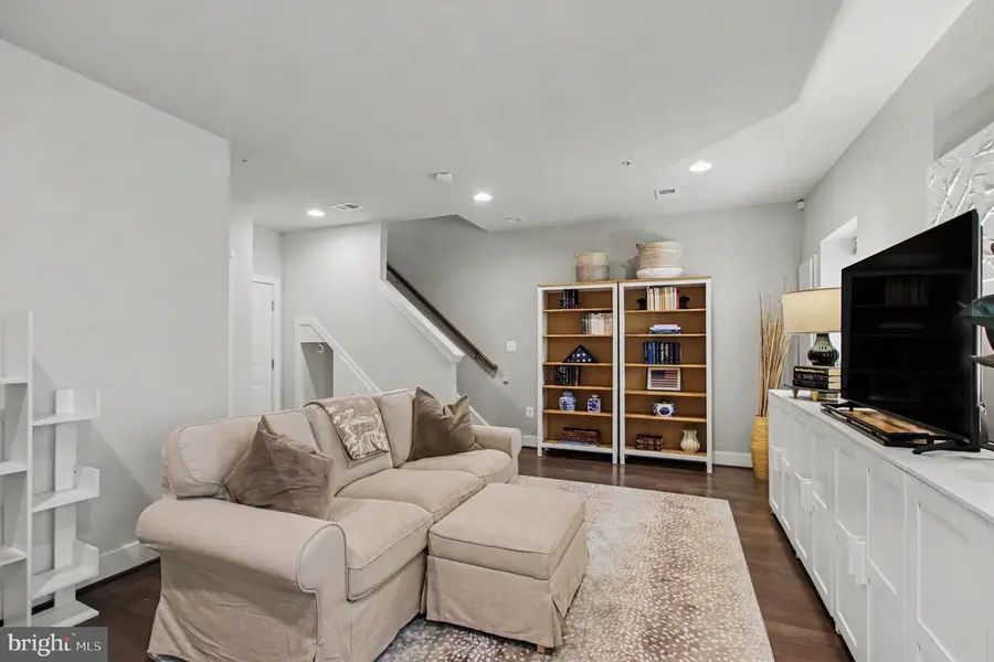2863 Lowen Valley Rd, Alexandria, VA 22303 - #3
