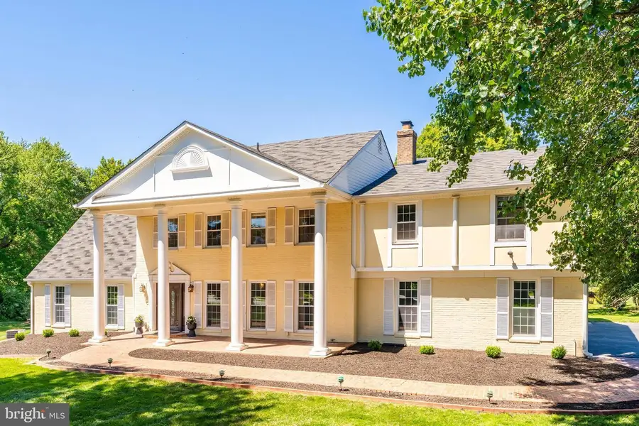 10520 Hunting Crest Ln, Vienna, VA 22182 - #2