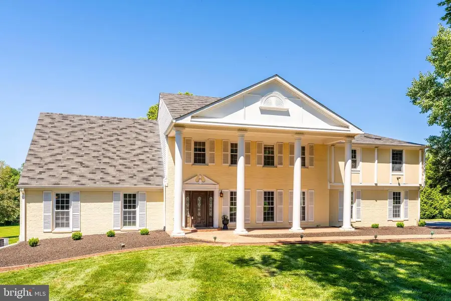 10520 Hunting Crest Ln, Vienna, VA 22182 - #3