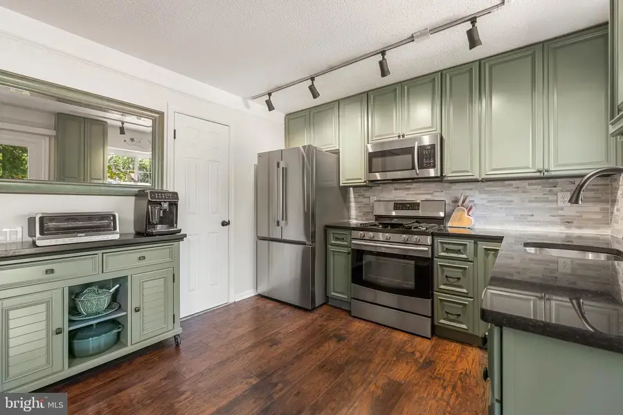 8061 Topper Ct, Alexandria, VA 22315 - #3