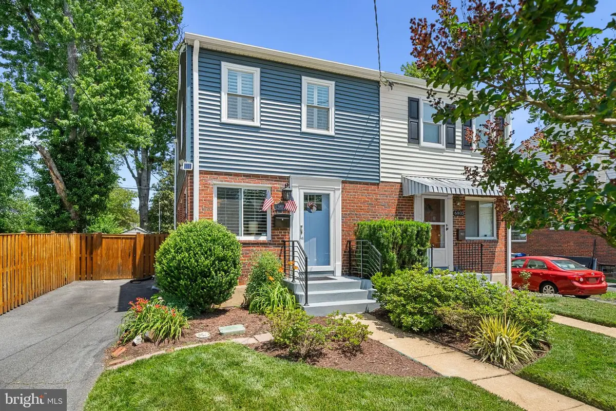 6801 Radcliffe Dr, Alexandria, VA 22307 - #1