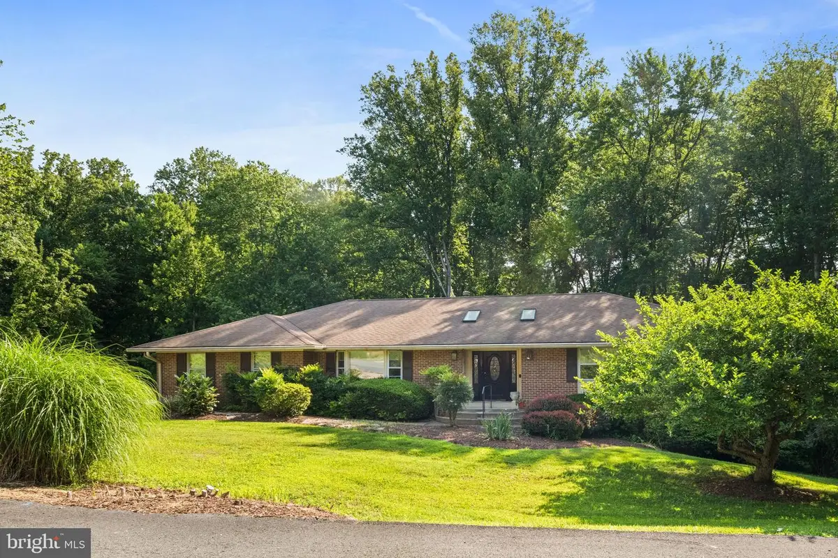 12104 Vale Rd, Oakton, VA 22124 - #1