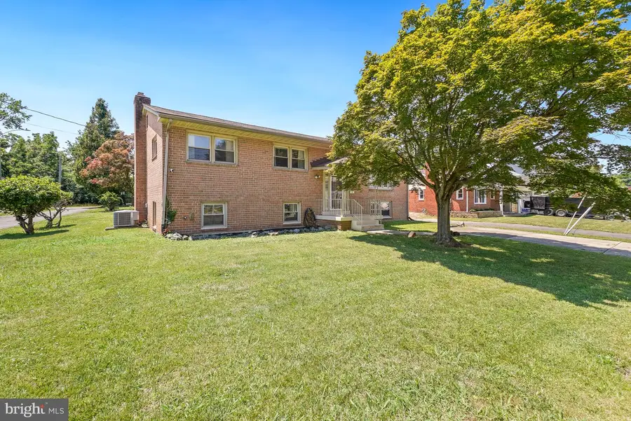 6629 Harriett St, Falls Church, VA 22042 - #2