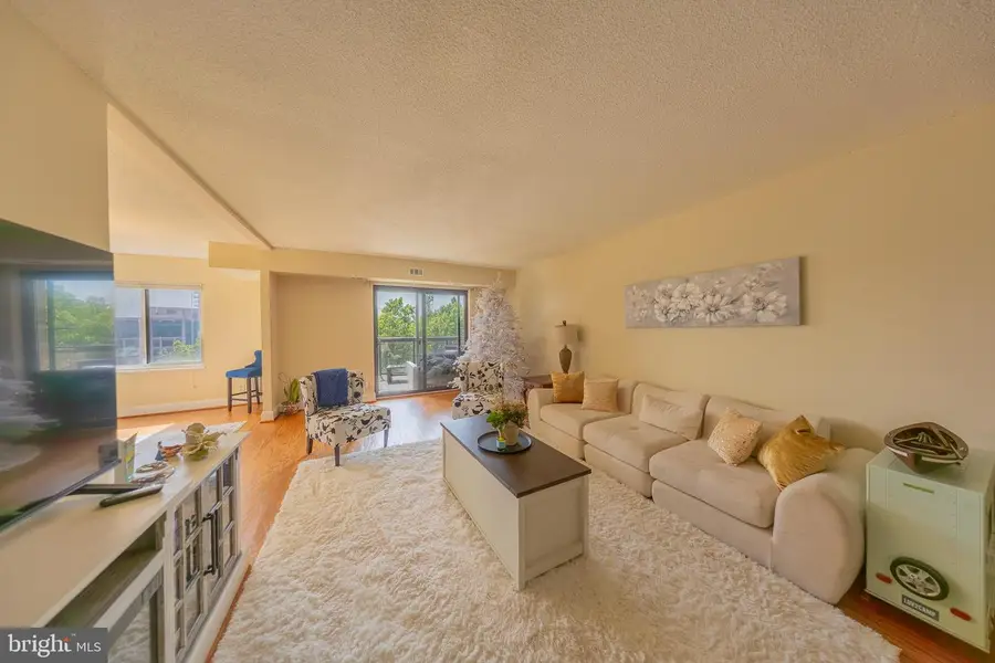 8370 Greensboro Dr #908, McLean, VA 22102 - #3