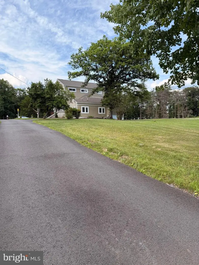 12304 Popes Head Rd, Fairfax, VA 22030 - #2
