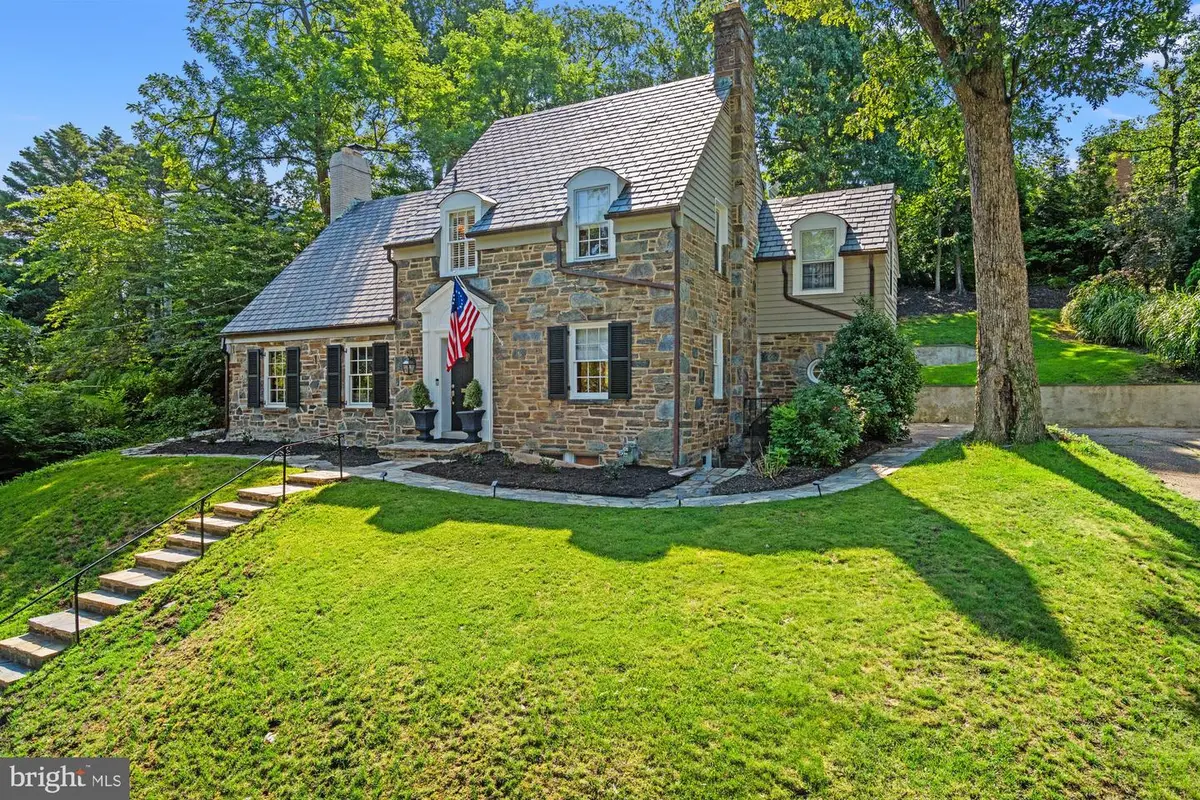 6029 Grove Dr, Alexandria, VA 22307 - #1