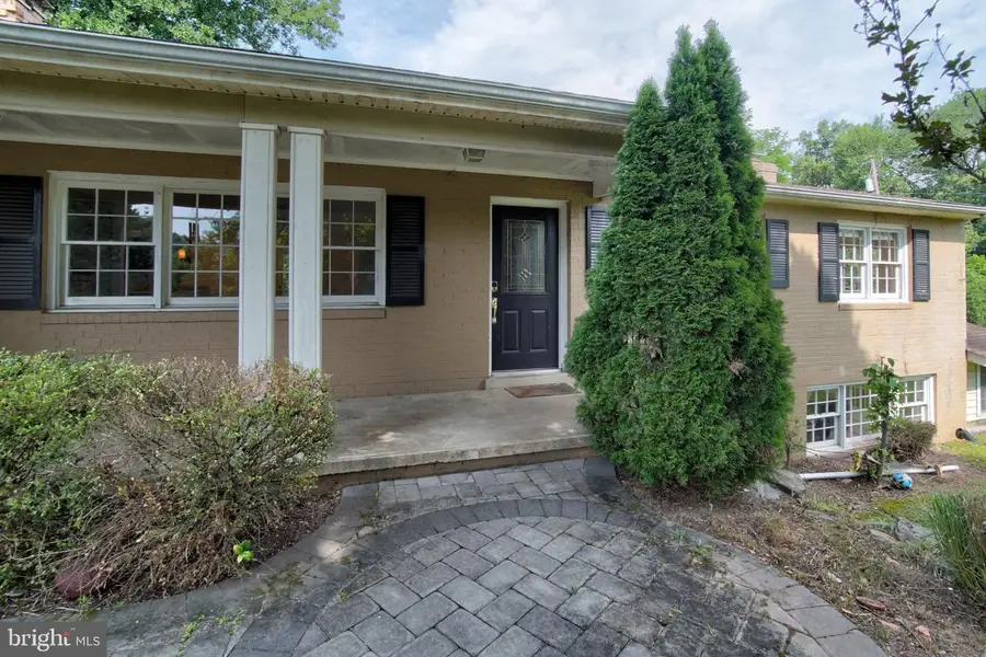 900 Walker Rd, Great Falls, VA 22066 - #2