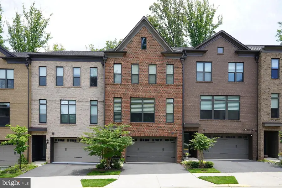 4507 Plateau Dr, Fairfax, VA 22030 - #2