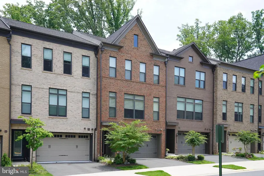 4507 Plateau Dr, Fairfax, VA 22030 - #3