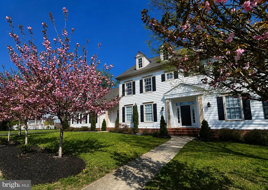 904 Locust St, Herndon, VA 20170 - #2