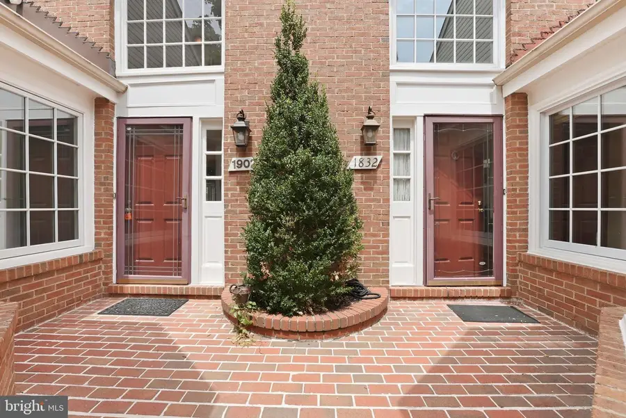 1902 Duffield Ln, Alexandria, VA 22307 - #3