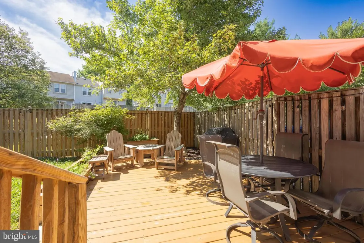6301 Chimney Wood Ct, Alexandria, VA 22306 - #1