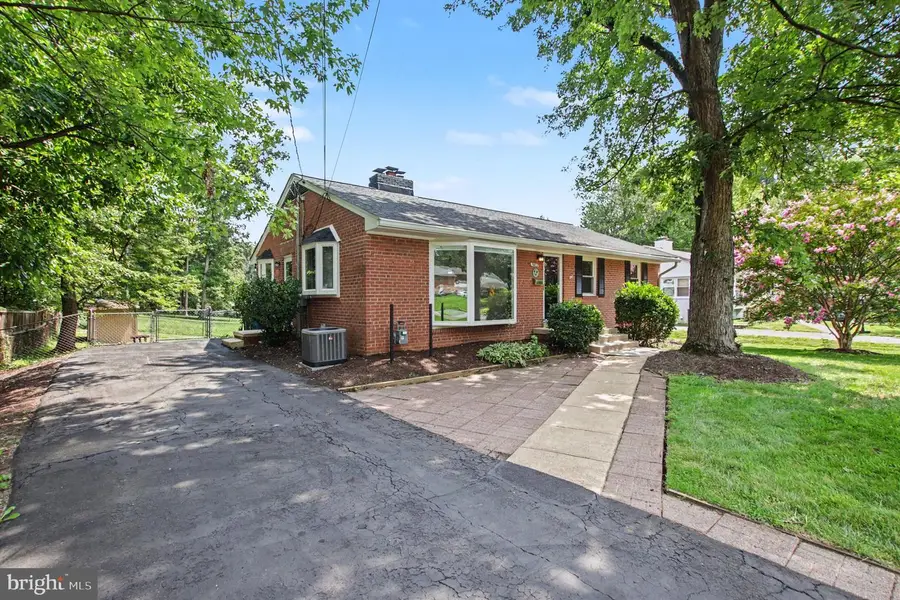 5422 Ferndale St, Springfield, VA 22151 - #3