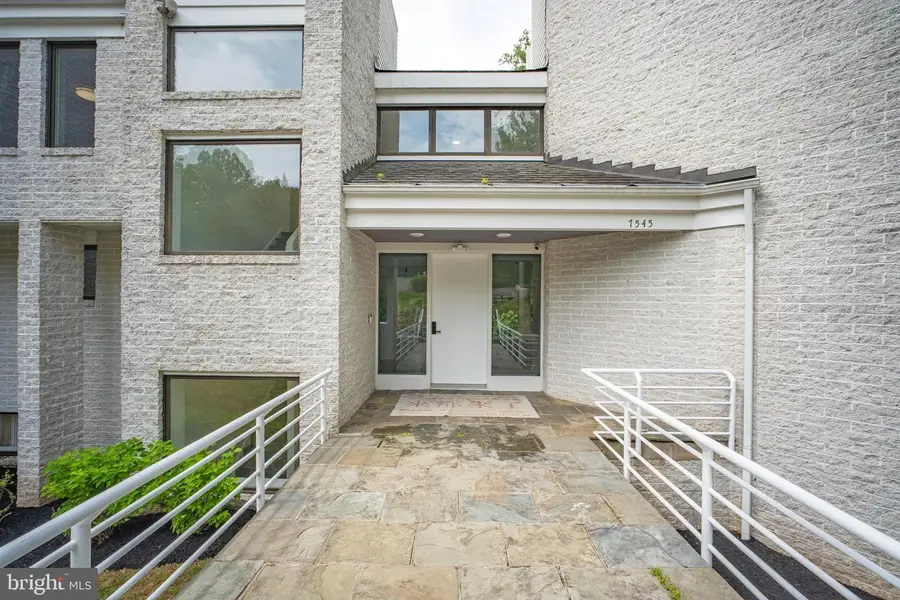 7545 Potomac Fall Rd, McLean, VA 22102 - #3