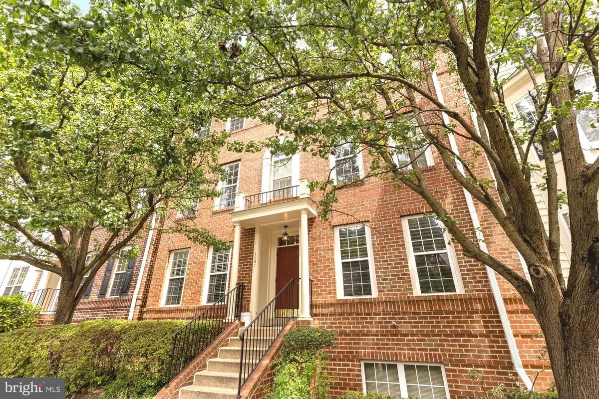 1591 Leeds Castle Dr #201, Vienna, VA 22182 - #1