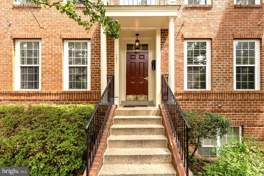 1591 Leeds Castle Dr #201, Vienna, VA 22182 - #3
